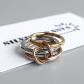 ステンレス 3連リング コネクテッドリング ごつめ ワイド ボリューム マルチ ミックス ゴールド シルバー ピンク 指輪 重厚感 太め 大きめ 存在感 メタル お洒落 重ね 大人っぽい レディース 女性 金属アレルギー対応