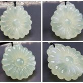 菊花紋彫りネフライト軟玉ヒスイ天然石ネックレス