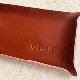 【新商品・在庫限りの限定価格】名入れ込み3,980円｜レッドブラウンの本革レザートレイ｜メガネ・時計・鍵置き｜誕生日ギフト