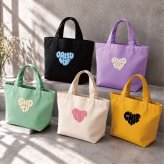 【名入れ 刺繍】もこもこ刺繍 トートバッグL《ハート型ネーム》(トート トートバッグ 名入れ オリジナル ギフト プレゼント 誕生日 通勤 通学 習い事 部活 手さげ コットン キャンバス エコバッグ シンプル かわいい A4サイズ ミニトート お母さん おばあちゃん マザーズバッグ) 