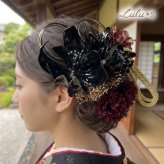 髪飾り 成人式 アメリカンフラワー ディップアート ヘッドドレス 和装 卒業式 結婚式 前撮り 振袖 袴 着物 ドレス 黒 金 ブラック ゴールド プリザーブドフラワー 造花 水引 娘 孫 友達 プレゼント ギフト 贈り物 ハレの日 記念日 発表会 パーティー お呼ばれ クール モダン Lulu＊s ルルズ 2802