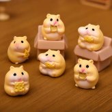 ハムスター 置物 4個セット ランダム発送 ミニチュア オブジェ かわいい フィギュア 卓上 飾り 車内アクセサリー デスク インテリア 癒し 雑貨 玄関 リビング プレゼント