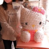 誕生日プレゼント 彼女 キティ ミニローズ 花束風ギフト レインボーローズ プリザーブドフラワー入りギフト ケース付き　