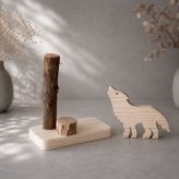 国産ヒノキの森のオオカミ｜木製オブジェ・インテリア｜小枝と切り株を使ったナチュラルな置き物｜ハンドメイド