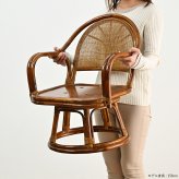 座椅子 籐椅子 回転椅子 籐回転 ラタンチェア ローチェア 座面高33cm 肘掛け 籐製 クッション付き 軽い 和風 和モダン 家具 和室 ラタン チェア リビング 誕生日 プレゼント おすすめ ギフト ナチュラル シンプル 母 祖母 父 祖父 イス