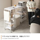 食器棚 ゴミ箱収納付き 伸縮 レンジ台 レンジボード レンジラック キッチン収納 カウンター キッチンラック キッチンボード アイランド ラック シェルフ 間仕切り 棚 ワゴン ゴミ箱上 キャスター付き 調理台 作業台 伸長 伸びる 天板拡張 大容量：