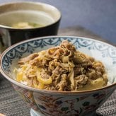 敬老の日 ギフト　日本料理寺田 寺田繁監修 お出汁香る国産牛の 牛丼 ｜135g×6｜敬老の日メッセージ付【お届け期間：9月19日～9月21日】 遅めの お中元 ※沖縄・北海道は配送不可　送料無料