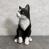 置物 お座りハチワレ黒白猫 ネコ 高さ22.5cm woobia ウービア 大きい かわいい おしゃれ ガーデン インテリア オブジェ 可愛い プレゼント 北欧 玄関 雑貨 動物 モダン 面白い 庭 ギフト 屋外 家 リアル 玄関先 ガーデンオーナメント