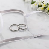 【受注生産品】【送料無料】 ペアリング 2個セット 3～20号/9～30号 ステンレス ウェーブ ひねり 細身 偶数号 キュービックジルコニア 誕生石 アミュレット サージカルステンレス316L アレルギーフリー アクセサリー ジュエリー プレゼント ギフト 記念日 white clover ホワイトクローバー 刻印無料 名入れ無料