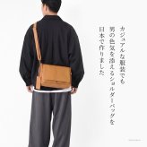 日本製 本革 かぶせ ショルダーバッグ メンズ ショルダー 肩掛け 斜めがけ バッグ スクエア 四角 小さめ バッグ ブランド 20代 30代 40代 軽量 軽い フラップ ポケット 多め ストラップ 太め ファスナー付き ブラック 黒 キャメル ブラウン ベージュ ネイビー 革 おしゃれ