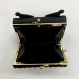 【11月10日入荷分予約受付中】 サンリオ クロミ 口金財布 がま口 財布 二つ折り財布 コンパクト レディース 小銭入れ付き キャラクター グッズ 小物入れ ミニ財布 おしゃれ かわいい サンリオ正規ライセンス品