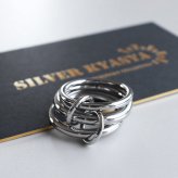 ステンレス 3連リング コネクテッドリング ごつめ ワイド ボリューム シルバー 指輪 重厚感 太め 大きめ 存在感 メタル お洒落 重ね 大人っぽい プチプラ レディース 女性 金属アレルギー対応