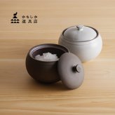 かもしか道具店 おともの塩つぼ ふつう[塩入れ 調味料入れ 保存容器 陶器 おしゃれ 塩つぼ キッチン用品 ソルトポット 調味料容器 蓋付き 日本製 キッチン雑貨 かわいい キャニスター シンプル 陶器製 キッチン収納 ふた付き]