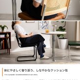 【単品】ダイニングチェア 幅48cm×奥行56.5cm×高さ81cm(座面高:46cm) ナチュラル 天然木 合板 スチール PVC ウレタンフォーム 組立品 直線的なスチールとナチュラルなラタン 体に優しく寄り添うような座り心地を実現しました