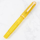ペリカン Pelikan 万年筆 2026限定色 Classic クラシック パイライト M200 ペン先EF(極細字) 特別生産品 高級筆記具 インク特典有 万年筆 文房具 送別会 誕生日 お中元 還暦祝い 結婚祝い 結婚式 高級 父の日 母の日 即日発送 クリスマスプレゼント 文房具 成人祝い ビジネス小物 ホワイトデー