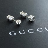 GUCCI グッチ ピアス レディース 母の日 シルバー925 両耳ピアス スタッドピアス おしゃれ ロゴ ブランド ジュエリー 誕生日 結婚式 結婚記念日 プレゼント 妻 彼女 ギフト シルバーアクセサリー 成人 卒業 入学