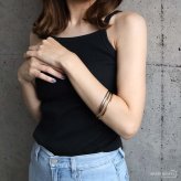 ステンレス トリニティバングル 3連 レディース アクセサリー 三色カラー シルバー ゴールド ローズゴールド 細身 クロス 交差 重ね付け風 上品 華やか 大人 きれいめ 手元コーデ 女性用 腕輪 ジュエリー デイリー おしゃれ