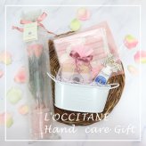 ロクシタン ハンドクリーム 誕生日 プレゼント 女性 入学 就職 退職 お祝い シア ローズ 合格 ロクシタン ハンドクリーム 30ｍL + ハンドタオル + 石鹸 + ソープフラワー 4点セット 喜ばれるギフト