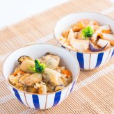 寄島 漁港の釜飯２種詰め合わせ〔かきめし(200g)×2個・いかめし(210g)×2個〕 まからずやストアー 岡山県
