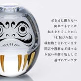 Baccarat バカラ ダルマ ・ 当店オリジナル クリスタルガラス台座 15×15cm セット 名入れ彫刻代込み ギフト プレゼント 誕生日 記念日 就任 受賞 刻印 開店祝 周年記念 インテリア オブジェ 法人記念品 だるま 達磨 クリスタル 縁起物 還暦祝