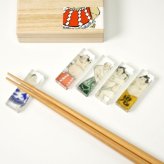 【toumei 関取 箸置き 木箱入り 5個セット】【ラッピング・熨斗対応可／桐箱でお届け】【結婚のお祝いに】おしゃれ 誕生日 両親 父 母 夫婦 祖父母 結婚記念日 父の日 母の日 敬老の日 特別 友達 カップル パートナー お揃い 家族 結婚祝い 新築祝い 和モダン 国内生産 内祝い 上品 優美 上司 先輩 後輩 新生活