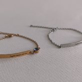 誕生石とカスタム メッセージ プレート ブレスレット