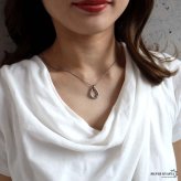 ステンレス オーバルネックレス ニュアンス 2カラー レディース ペンダント 楕円 中抜き 変形 曲線 メタル 艶感 華奢チェーン シンプル モダン 上品 きれいめ 大人 カジュアル アクセサリー ワンポイント 重ね付け おしゃれ