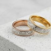 【レーザー刻印無料】【20文字まで刻印◎】ハワイアンジュエリー ペアリング 指輪 ステンレス サージカルステンレス スクロール プルメリア ローズゴールド ピンク イエローゴールド メンズ レディース 向日葵 ヒマワリ ミル打ち リバーシブル ハワイアン カップル 2個セット クリスマス プレゼント