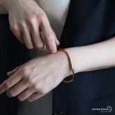 ステンレス ニュアンスバングル ゆがみ くびれ メタルブレスレット ゴールド 18KGP シルバー 腕輪 シンプル こなれ感 お洒落 人気 華奢 重ね付け 細身 高級感 レディース 女性 金属アレルギー対応