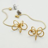 【在庫限り】真鍮×アンティークゴールド×チタンポスト ワイヤー フワラー 花 ロング ピアス スタッド 大ぶり 秋 個性的 イエロー ゴールド 落ち着き 大人 全品1個ずつバラ売り プレゼント