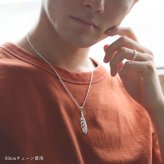 ハワイアンジュエリー シルバー ペアペンダントトップ 2個セット 刻印 無料 誕生石入替可 羽根 羽 フェザー 翼 シルバー925 チェーン別売 ネイティブ BY THE SEA バイザシー カップル 夫婦 プレゼント 夏 サマー 【品番：SP324P】