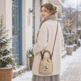 MOOMIN ナイロン巾着バッグ ショルダーバッグ 斜め掛け 斜め掛けバッグ 手持ち 普段使い 使いやすい コンパクト レディース ギフト プレゼント ネイビー rmpk05