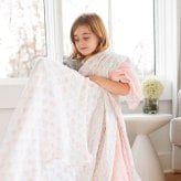 おくるみ スワドル 4枚セット 出産祝い aden+anais エイデンアンドアネイ ピースオブマイハート コットンモスリン ダブルガーゼ 大判 約112cm 新生児 退院 内祝い 出産内祝い 女の子 ギフト 専用ボックス入り ガーゼケット ブランケット 授乳ケープ おむつ替えシート 双子