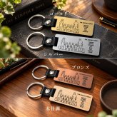 【新作追加】家族犬猫イラストネームキーホルダー Family Love FL14DC アクリル系樹脂 本革【メッセージカード/ギフトラッピング可】 ペット犬猫込み8人家族までOK！名入れ無料 オリジナルデザイン！木目調  母の日 父の日 誕生日 世界に一つ オーダーメイド ペア オンリーワン おそろい 記念品 複数購入可  結婚祝い 出産祝い サプライズ 親子 兄弟 姉妹 ファミリー