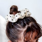 Rora シュシュ 通販 腕飾り 髪飾り女の子 子供用シュシュ ドット柄水玉 透け感 ボリューム髪留め 姉妹お揃いコーデ 親子リンクコーデ フォーマル発表会 通園通学おしゃれ プレゼントギフト 簡単ヘアアレンジ ヘアアクセサリー モノトーン 姉妹