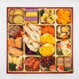 京都祇園 料亭 和山 監修 福寿 和洋おせち 三段重 約5～6人前 61品目 御節料理 お正月 おせち 和洋 冷蔵 縁起物 正月料理【沖縄県・離島 配送不可】