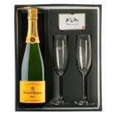 ヴーヴ クリコ 名入れ ペアグラス セット  お酒 シャンパン 750ml シャンパングラス 名前入り プレゼント ギフト 面白い センス 定年退職 還暦祝い 退職祝い 男性 女性 お祝い 古希 喜寿 傘寿 米寿 卒寿 白寿 百寿 敬老の日