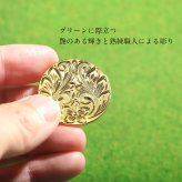 グリーンマーカー ゴルフマーカー ラウンド 丸 名入れ刻印無料 誕生石入れ 真鍮 還暦祝 強力ネオジウム磁石 オリジナル ハワイアンジュエリー BY THE SEA バイザシー 彼氏 夫 男性 メンズ 誕生日 プレゼント ハロウィン 【品番：GOLF-M-BR-1】