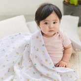 おくるみ スワドル 3枚セット 出産祝い aden+anais エイデンアンドアネイ イヤーオブザスネイク コットンモスリン ダブルガーゼ 大判 約120cm 新生児 退院 内祝い 出産内祝い 男の子 女の子 ギフト 専用ボックス入り ガーゼケット ブランケット 授乳ケープ おむつ替えシート