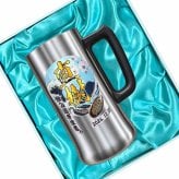 名入れ ビールジョッキ プレゼント 真空断熱 保温 保冷 ステンレス 名前入り ステンレスジョッキ プリント 印刷 印字 グラス コップ ビアグラス おしゃれ ビールグラス 父の日 母の日 還暦祝い 退職 誕生日 無料 ラッピング ジョッキ 記念品 送別会 カラー ネーム入れ 男性 女性 バースデー ギフト 化粧箱 入り 470 ml ビアジョッキ 背景/イラスト入り PI28