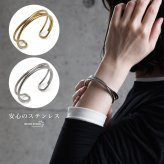 ステンレス ラインバングル 3重 交差 メタルバングル こなれ感 太め ゴールド シルバー 腕輪 透かし 可愛い 大人 定番 人気 ラグジュアリー 重ね付け カジュアル つけっぱなし プチプラ レディース 女性 金属アレルギー対応 ブレスレット