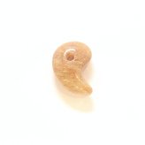 天然石 勾玉ゴールドルチル 約0.6g 丸みのあるふっくらしたフォルム 仕事運 成功 お守り GHM53 交換用ゴム＆巾着付 財運 石 京海堂