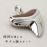 ハワイアンジュエリー コアウッド ネックレス 刻印 無料 サメの歯 ロジウムコーティング SCL50-4C5 aumakua アウマクア シンプル シルバー925 ギフトラッピング可能 チェーン 長さ選べる メンズ レディース 誕生日 プレゼント ハロウィン 【品番：CG-025-61-01】