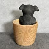 犬の置物 ペン立て woobia ウービア シュナウザー リアル動物オーナメント 高さ12cm 木目調バケツ ペンスタンド 鉛筆立て イギリス職人手彩色 デスク 書斎 オフィス 在宅ワーク 犬好き 誕生日 退職祝い 就職祝い 記念日 ギフト プレゼント おしゃれ