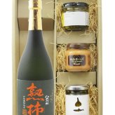 ★ 送料無料 ★ 八千代伝 熟柿 ( やちよでんじゅくし ) かめ壷仕込み   25度 720ml ＋ おつまみ 3種セット【 9461 】【 芋焼酎・おつまみセット 】【 ハロウィン 贈り物 ギフト プレゼント 誕生日 結婚のお祝い 】