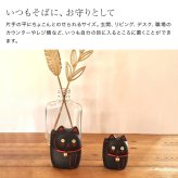 Lucky cat M[招き猫 置き物 置物 おしゃれ かわいい 縁起物 黒 白 金 猫 開運 グッズ 金運 アップ 幸運 インテリア 小さい ミニ 卓上 飾り 玄関 レジ横 デスク 小型 ミニサイズ 手のひらサイズ 木製 木箱 収納木箱付き 台座]