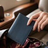 【名入れ無料】パスポートケース 栃木レザー 本革 牛革 スリム カバー 薄型 メンズ レディース ペア レザー 旅行 海外旅行 トラベル 出張 カード収納 搭乗券 チケット シンプル おしゃれ かわいい かっこいい ギフト プレゼント 日本製 全６カラー 敬老の日 父の日 母の日
