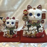 【招き猫がパワーアップ！】ゴージャス デコレーション 招福招き猫：Lサイズ（貯金箱）【贈り物に】猫 ねこ cat キャット デコレーション 置物 風水 鯛 俵 まねきねこ ラインストーン キラキラ 商売繁盛 開店祝い 合格祈願 御祝 内祝 縁起物 誕生日 記念日 母の日 お祝い 贈り物 プレゼント ギフト 可愛い かわいい