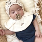 ナチュラルまんまるスタイ 名入れ刺繍 日本製 名入れ無料 よだれかけ 出産祝い 1歳誕生日 名入れ 出産祝いギフト お誕生日 1歳 男の子 女の子 内祝い ギフト プレゼント 名前入り お祝い 内祝い 誕生日祝い おしゃれ かわいい シンプル 前掛け ガーゼ 双子