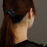 ピアス 金属アレルギー対応 サージカルステンレス しずく ティアドロップ フック 揺れる カーブ 医療用 ステンレス シンプル 上品 レディース 通勤 オフィス イエロー ホワイト ピンク ゴールド 片耳用 1個売り バラ売り